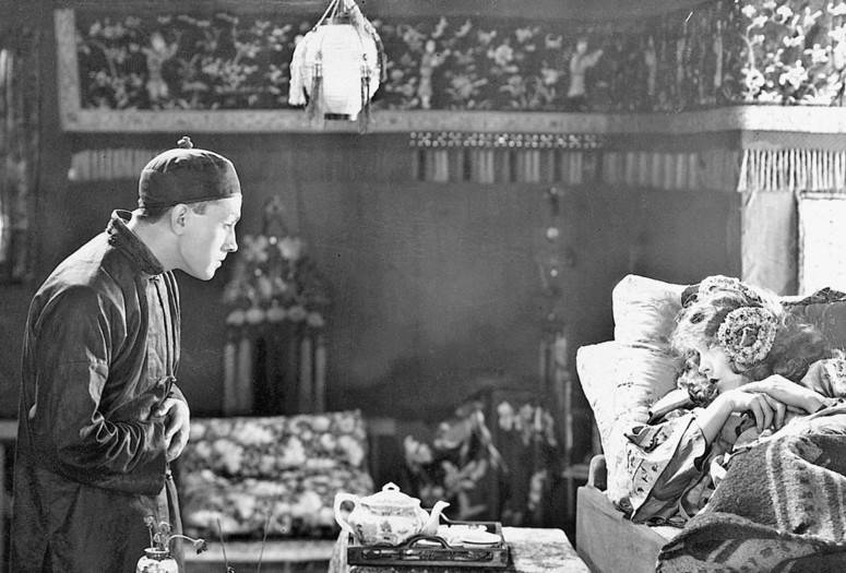 نقد فیلم شکوفههای پژمرده 2 فیلم شکوفههای پژمرده