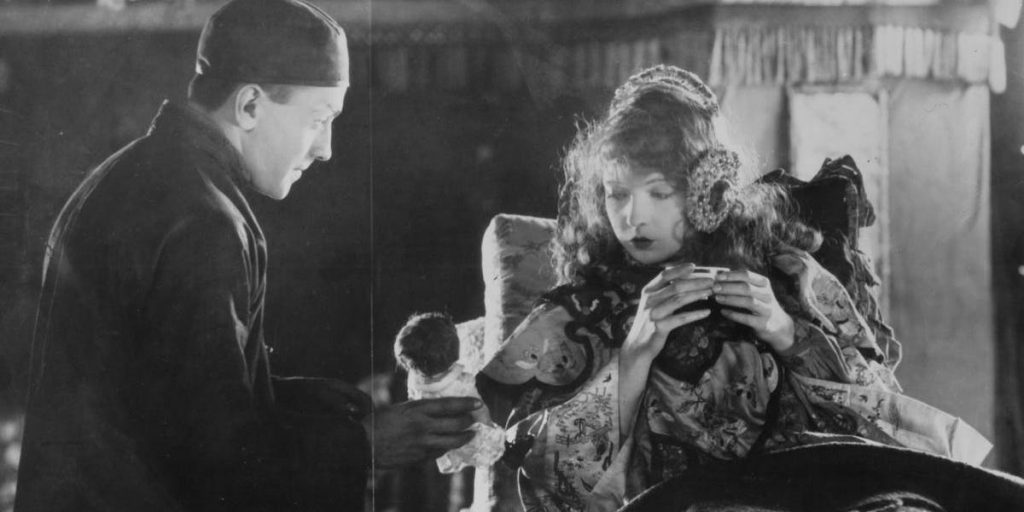 نقد فیلم شکوفههای پژمرده 3 فیلم شکوفههای پژمرده