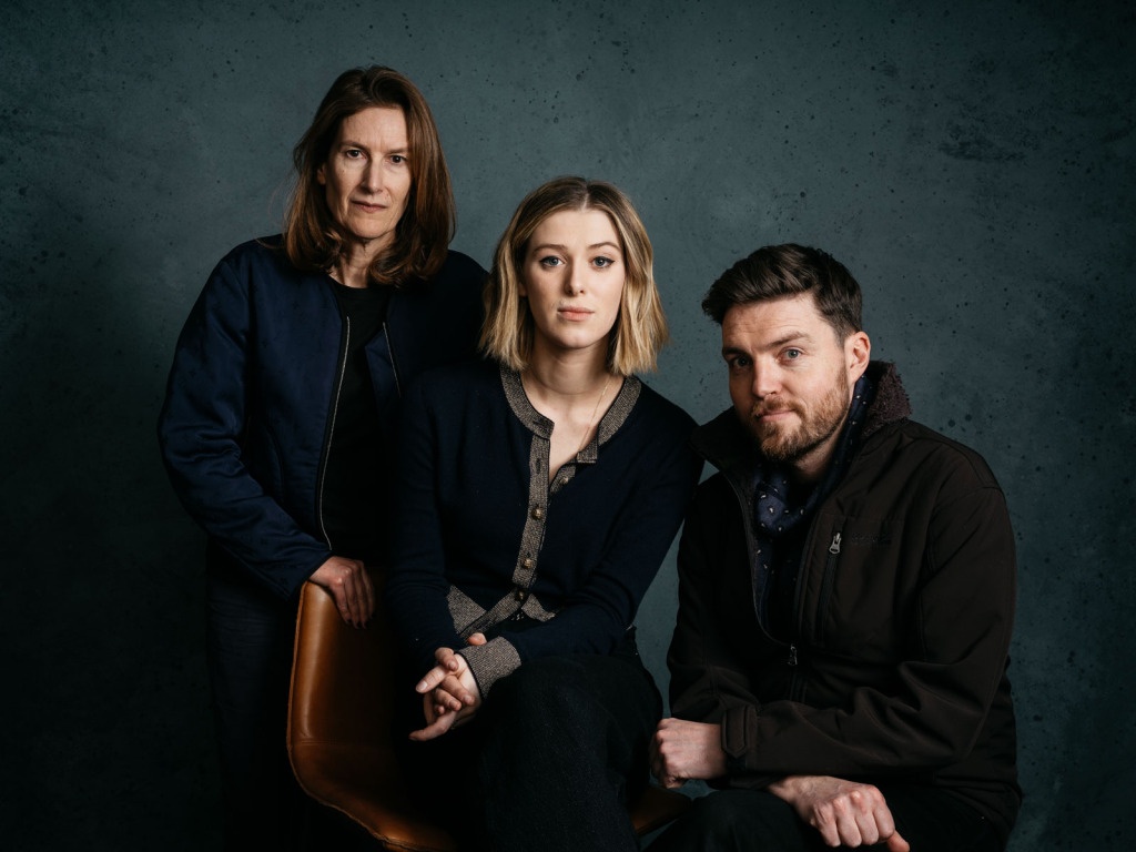 نقد فیلم || The Souvenir | فیلم سوغات 2021 | خودویرانگریِ یک هنرمند 2 فیلم سوغات