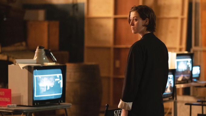 نقد فیلم || The Souvenir | فیلم سوغات 2021 | خودویرانگریِ یک هنرمند 3 فیلم سوغات