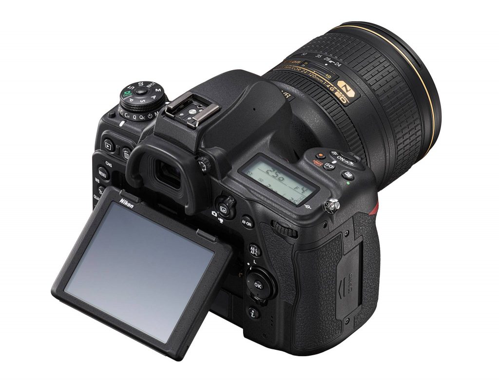 دوربین Nikon D780