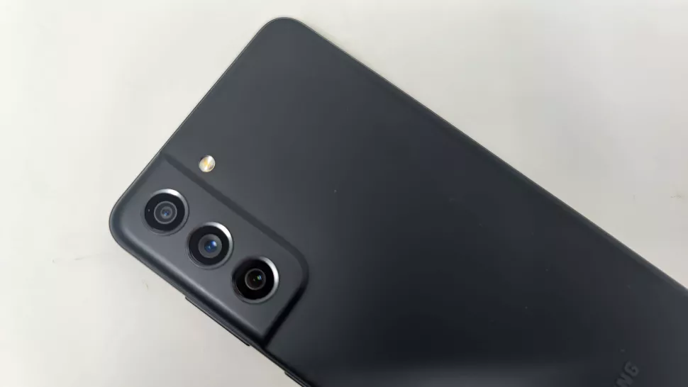 گوشی Samsung Galaxy S21 FE