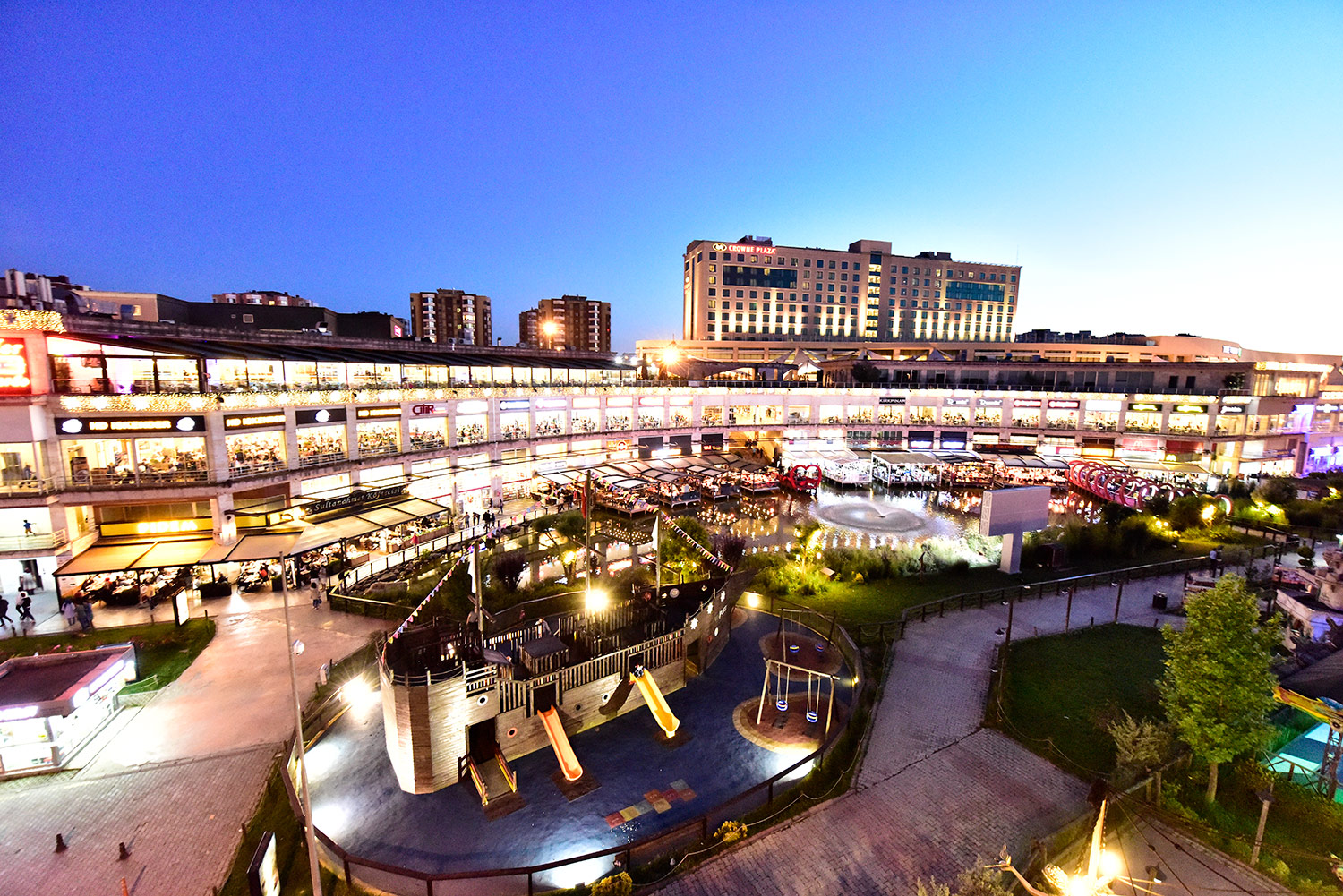 معرفی ارزانترین مراکز خرید لباس در استانبول 2 لیست ارزانترین مراکز خرید لباس در استانبول