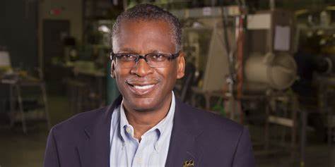 بیوگرافی مهندس انرژی محبوب لونی جانسون 3 لونی جانسون