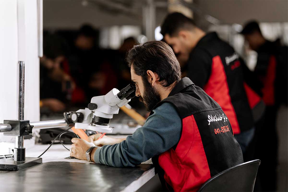 تیم حرفه ای تعمیر تلویزیون در تبریز