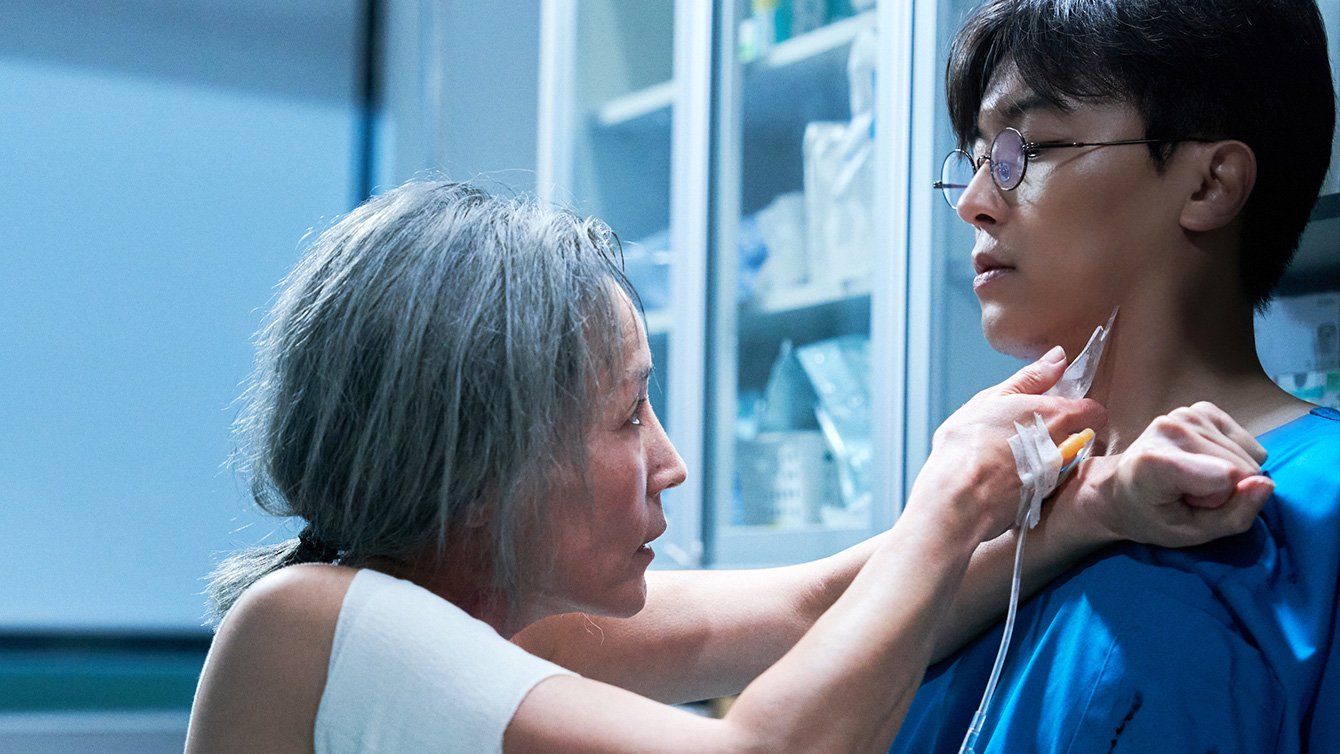 فیلم پیرزنی با چاقو