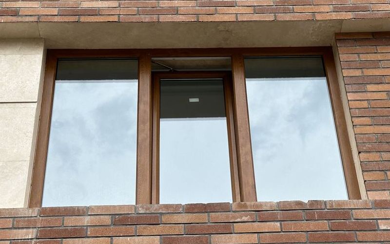 مزایای روکش لمینت در پنجره دوجداره UPVC؛ زیبایی و دوام در یک قاب 3 نکات مهم هنگام خرید و نصب پنجره دوجداره روکش لمینت