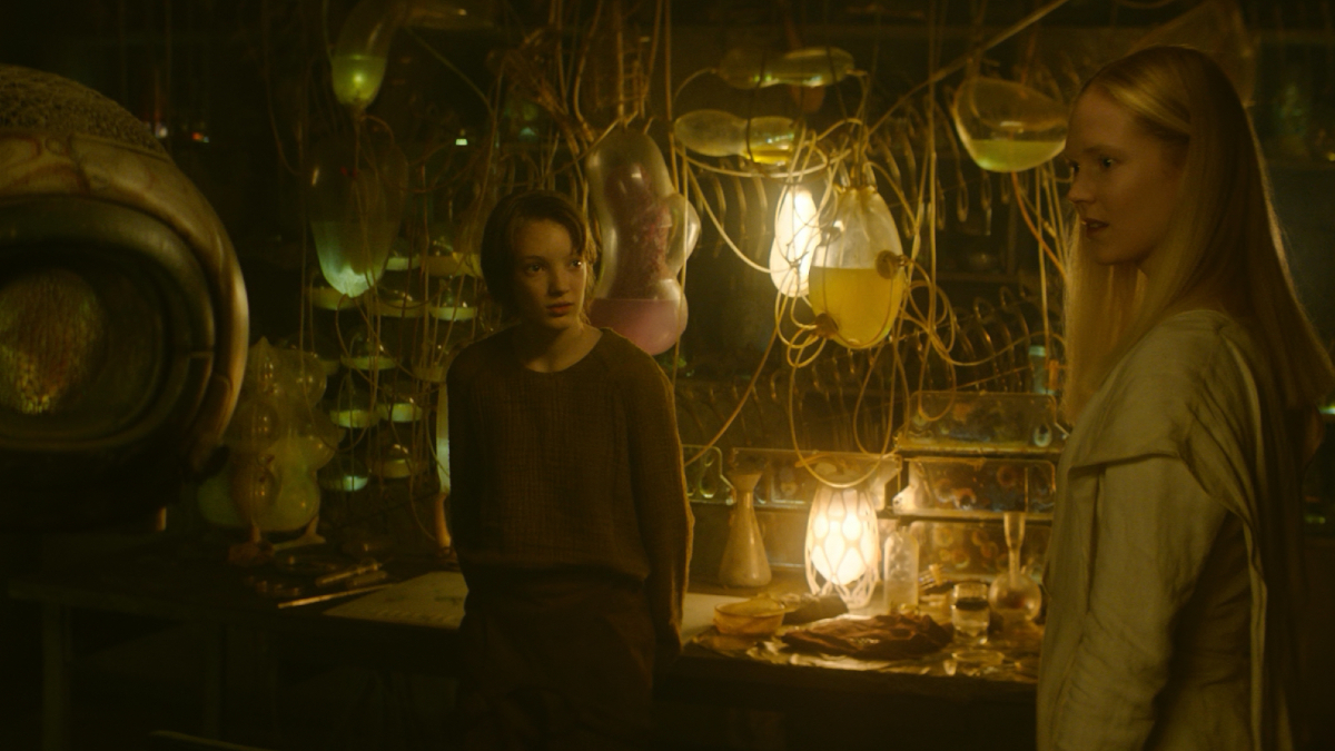 نقد و بررسی فیلم وسپر | Vesper 2022 2 فیلم وسپر