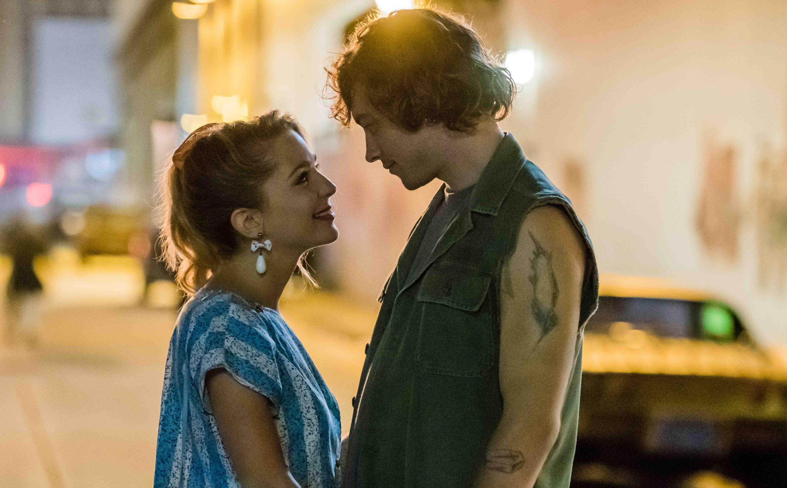 نقد فیلم دختری اهل محلهی ولی | Valley Girl 2020 2 فیلم دختری اهل محلهی ولی