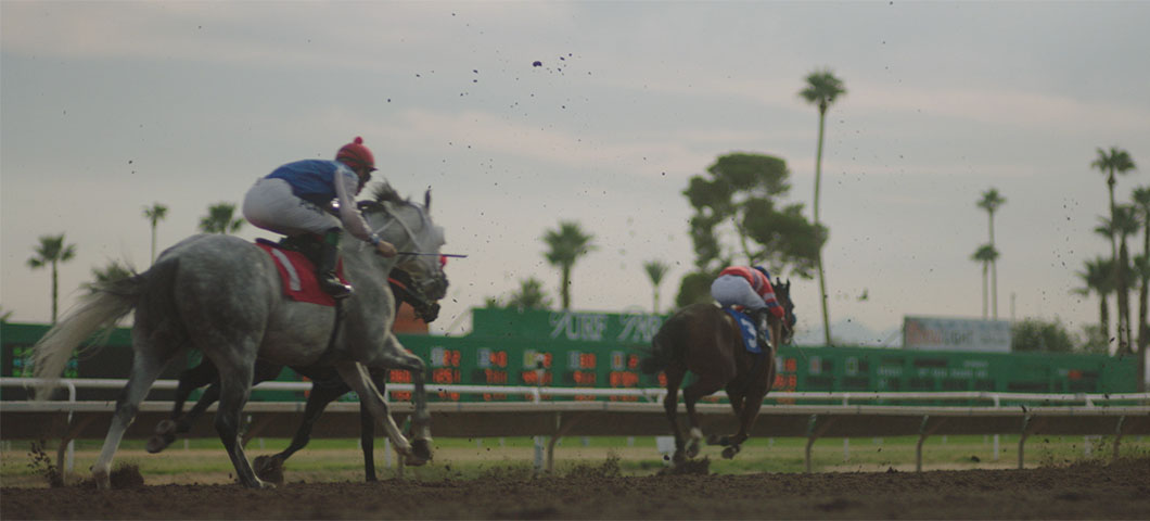 نقد و بررسی فیلم چابکسوار | Jockey 2021 2 فیلم چابکسوار