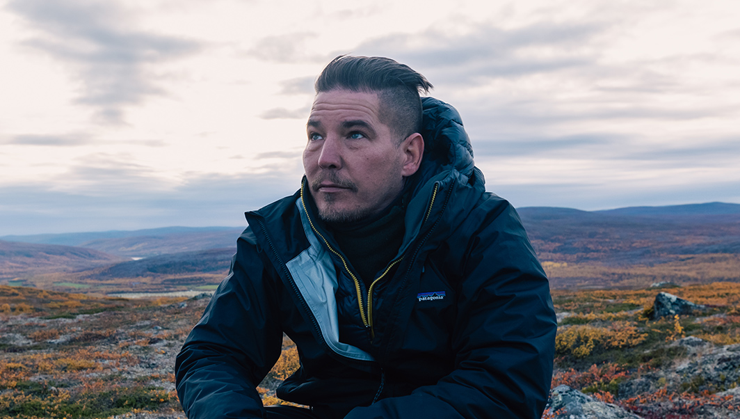 بیوگرافی یالماری هلاندر:کارگردان که با اثار اکشن و کریسمس دنیا رو لرزوند 1 یالماری هلاندر